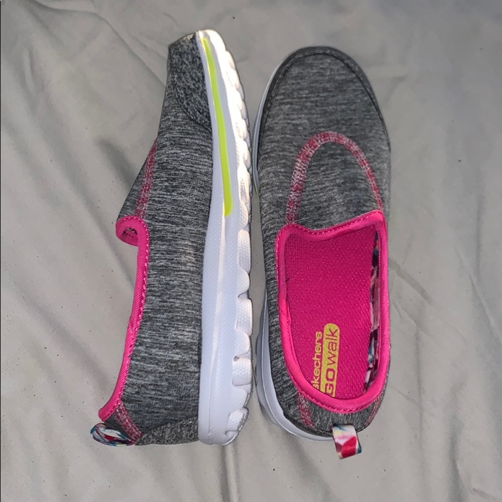 Shoes - Picture 2 of 4